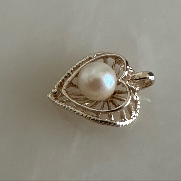 14k Solid Gold Heart Shaped Basket Pendant with Pearl Center - Picture 13 of 16